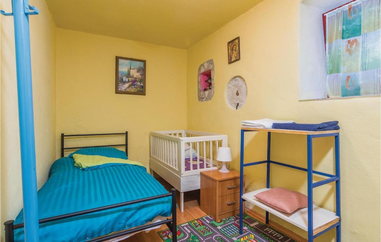 Pet Friendly Apartment In Porec With Wifi Bagian luar foto