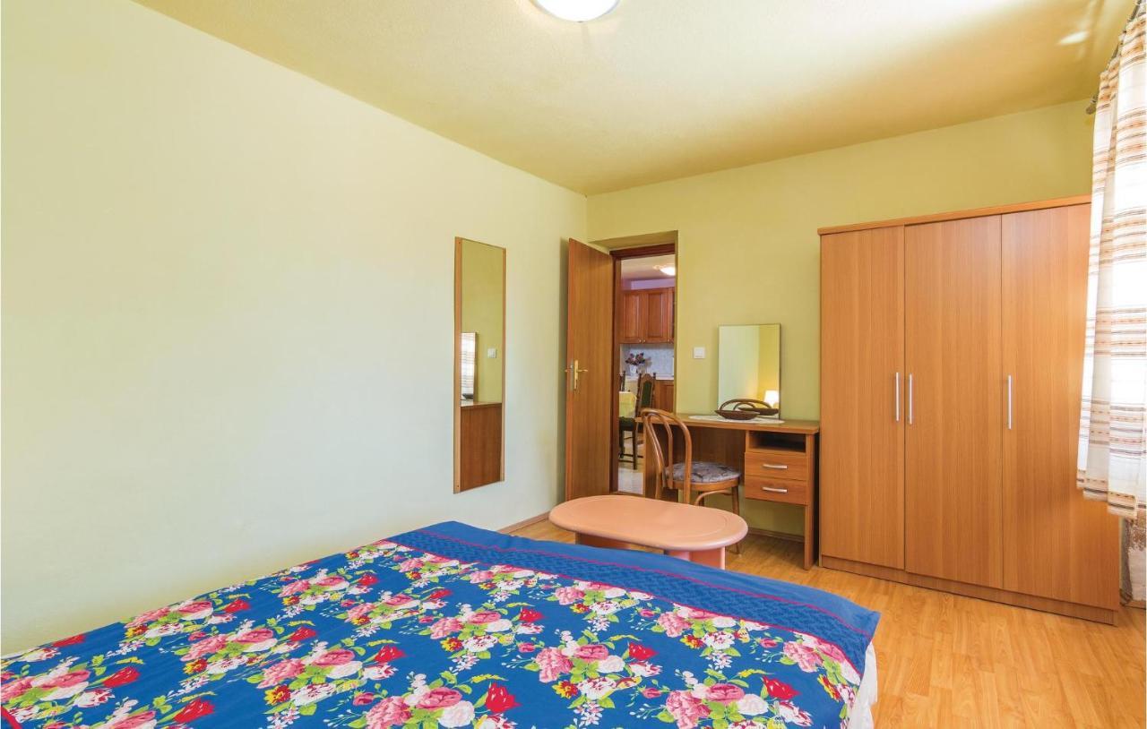 Pet Friendly Apartment In Porec With Wifi Bagian luar foto
